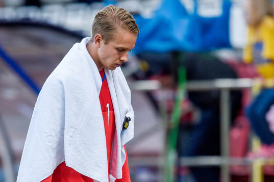 Sveriges målvakt Patrik Carlgren deppar