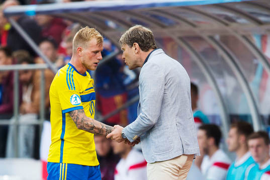 Sveriges John Guidetti byts ut och samtalar med