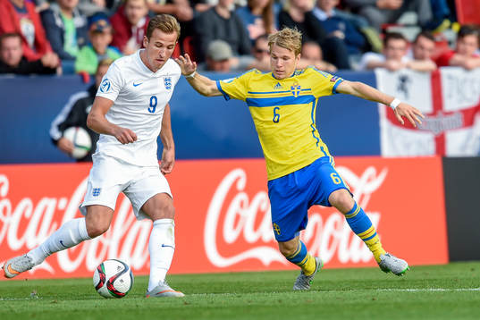 Englands Harry Kane mot Sveriges Oscar Lewicki