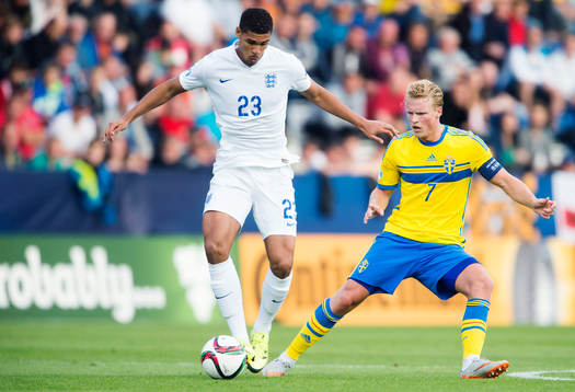 Englands Ruben Loftus-Cheek och Sveriges Oscar Hiljemark