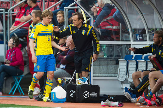 Sveriges Simon Tibbling byts ut