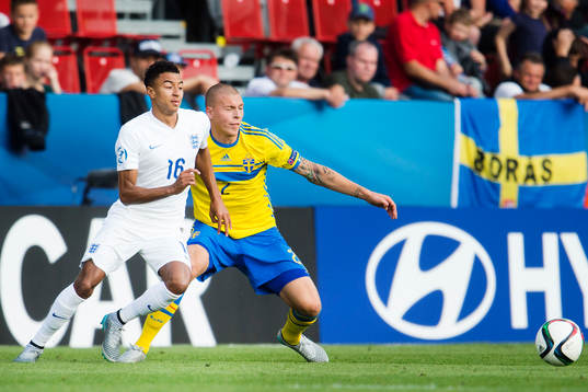 Englands Jesse Lingard och Sveriges Victor Nilsson Lindelöf