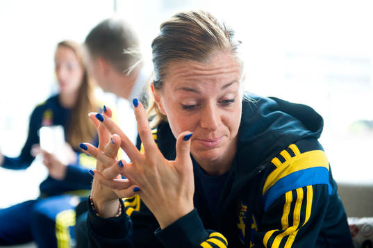 Sveriges Lotta Schelin blir intervjuad
