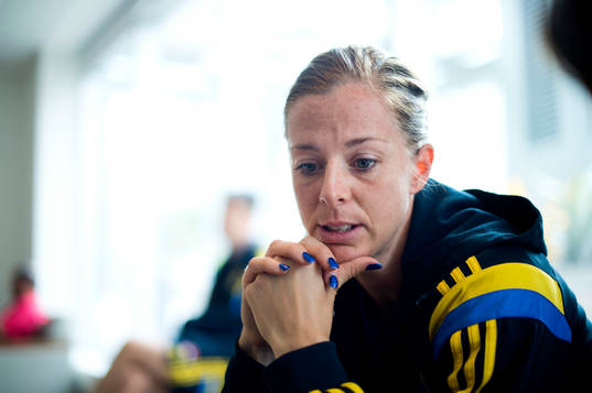Sveriges Lotta Schelin blir intervjuad