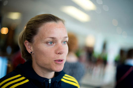 Sveriges Sara Thunebro blir intervjuad