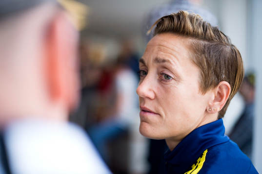 Sveriges Therese Sjögran blir intervjuad