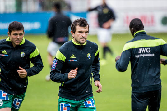 Ljungskiles Aleksandar Kitic värmer upp