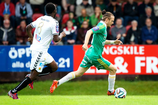 GAIS Reuben Ayarna och Ljungskiles Jonas Lindberg