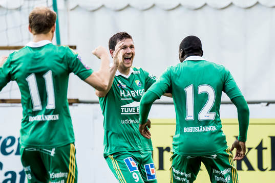 Ljungskiles Jakob Olsson (v), Hannes Stiller och Ken Sema