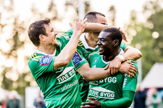 Ljungskiles Hannes Stiller (v) och Ken Sema jublar