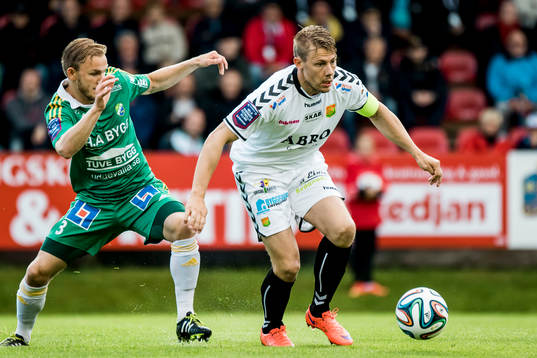 Ljungskiles Niclas Andersén bakom Gais Patrik Ingelsten