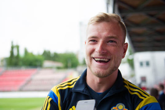 Sveriges John Guidetti  pratar med media