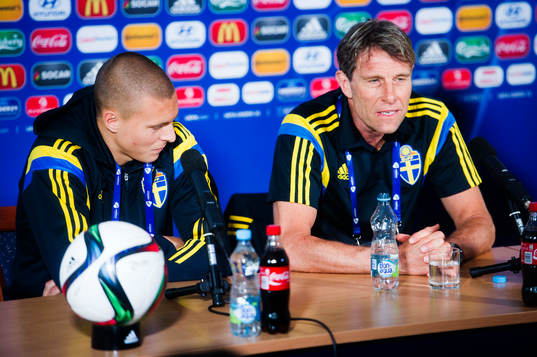 Sveriges Victor Nilsson Lindelöf  och förbundskapten