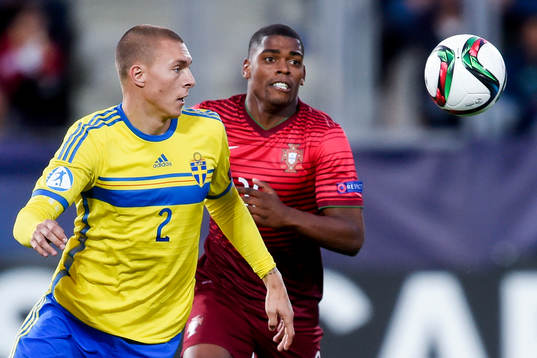 Sveriges Victor Nilsson Lindelöf och Portugals Sérgio