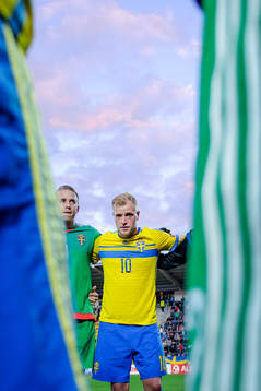 Sveriges målvakt Patrik Carlgren och John Guidetti före