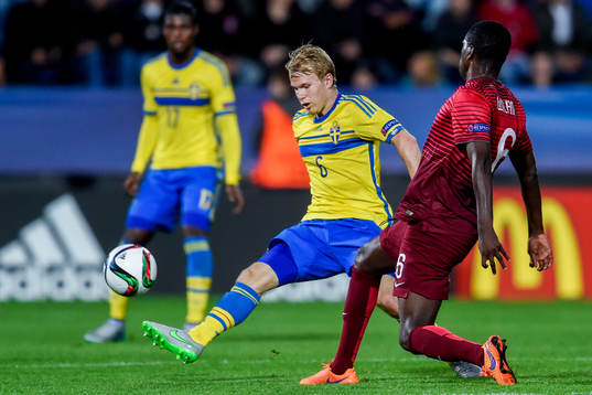 Sveriges Oscar Lewicki och Portugals William Carvalho