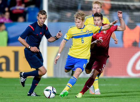 Sveriges Oscar Lewicki och Portugals Raphael Guerreiro