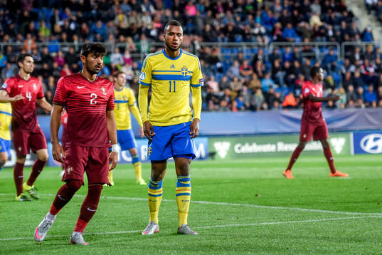 Sveriges Isaac Kiese Thelin deppar