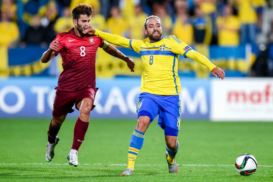 Portugals Sérgio Oliveira och Sveriges Abdullah Khalili