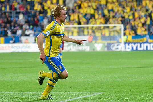 Sveriges Simon Tibbling jublar
