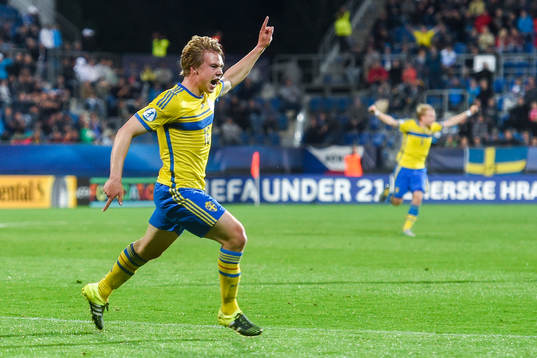 Sveriges Simon Tibbling jublar