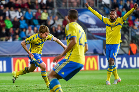 Sveriges Simon Tibbling jublar