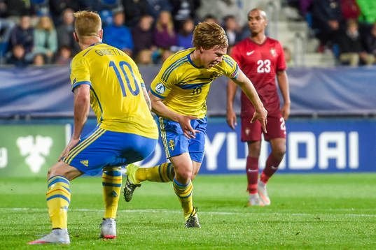 Sveriges Simon Tibbling jublar