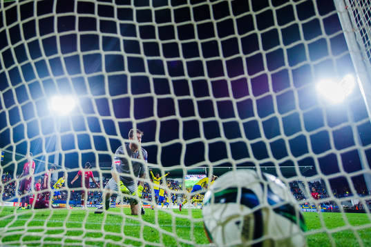 Sveriges Simon Tibbling gör 1-1