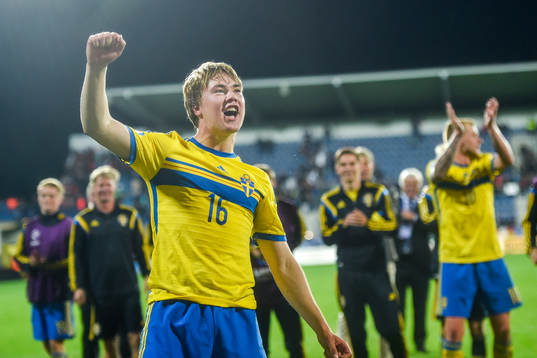 Sveriges Simon Tibbling jublar