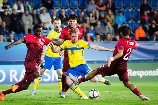 Sveriges Simon Tibbling gör 1-1