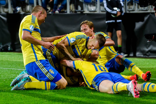 Sveriges spelare jublar