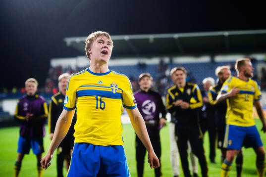 Sveriges Simon Tibbling jublar