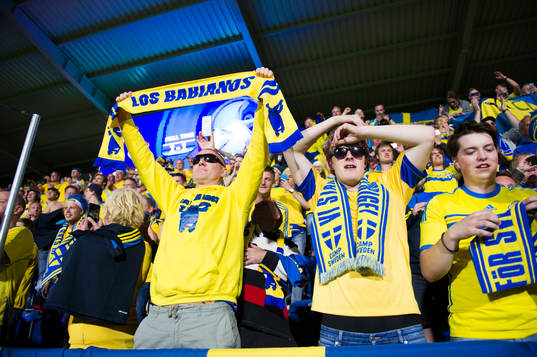 Svenska supportrar jublar