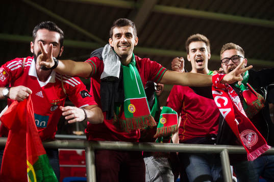 Portugisiska supportrar jublar