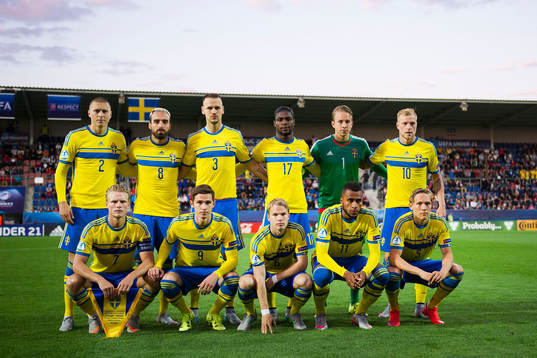 Sveriges spelare står uppställda för en lagbild övre