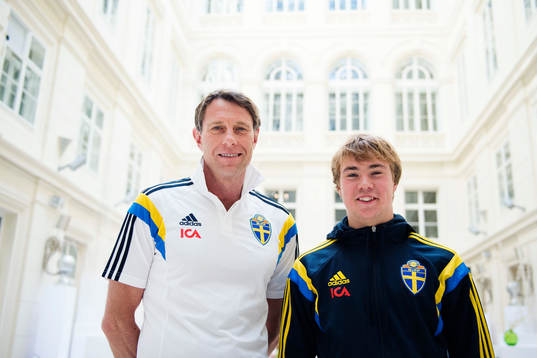 Sveriges förbundskapten Håkan Ericson och Simon Tibbling
