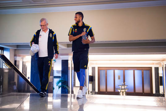 Sveriges landslagschef Lars Richt och Sveriges Isaac Kiese