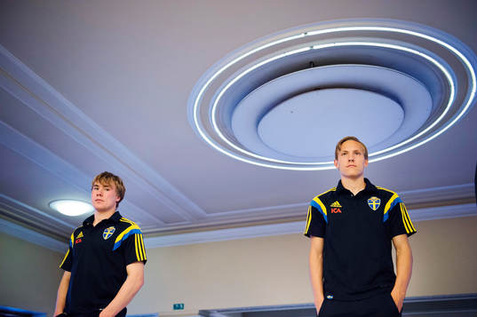 Sveriges Ludwig Augustinsson och Simon Tibbling på väg