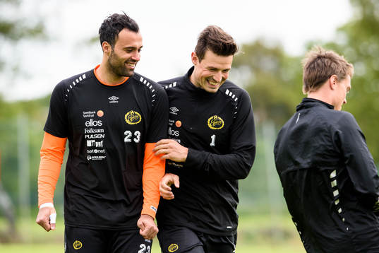 Elfsborgs målvakter Abbas Hassan och Kevin Stuhr Ellegaard