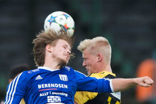 IFK Hässleholms Linus Svensson i matchen i division 2