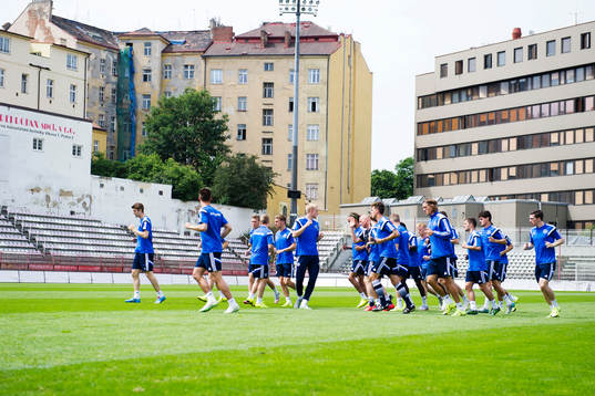 Danmarks spelare värmer upp