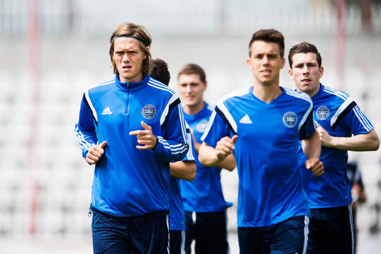Danmarks Jannik Vestergaard (tv)