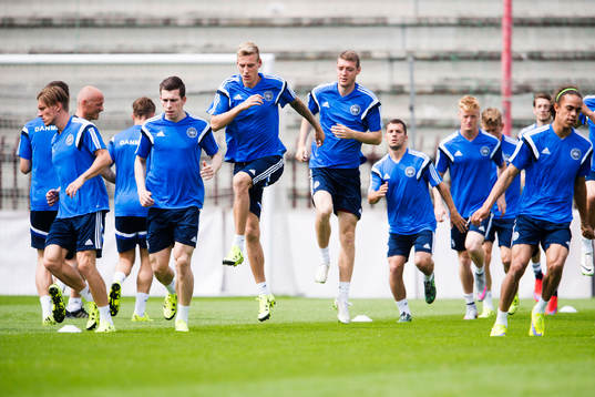 Danmarks spelare värmer upp