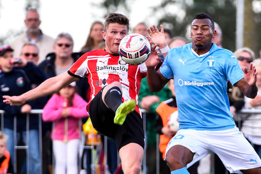 Bläddra bland fler bilder av Fotboll, Träningsmatch, Höllviken - Malmö FF