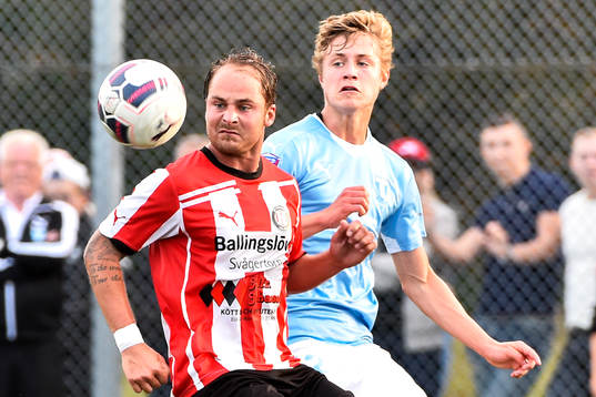 Höllvikens Michel Hansson och Malmö FFs Mattias Svanberg