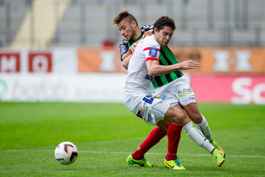 GAIS Malkolm Moenza stoppas av Assyriskas Gustavo Ezequiel