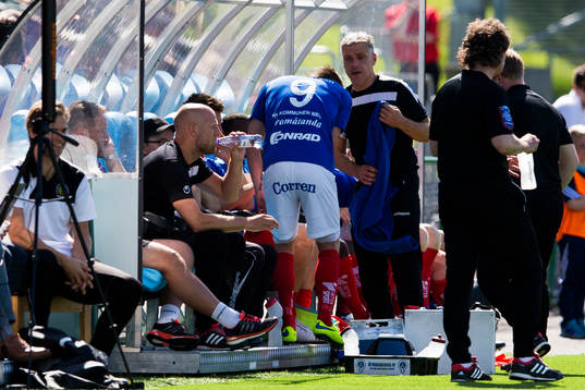 Åtvidabergs Victor Sköld tvingas kliva av planen
