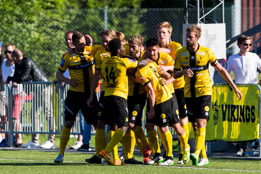 Frej Täbys spelare jublar
