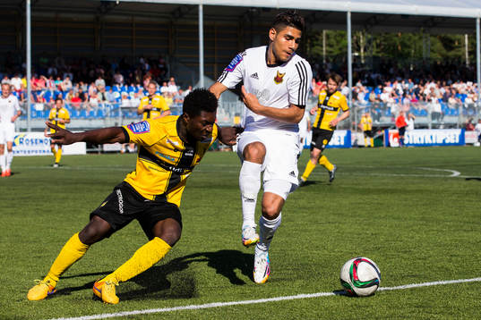 Frej Täbys Dominic Oduro i kamp om bollen med Östersunds
