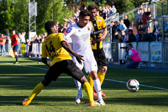 Frej Täbys Dominic Oduro och Christophe Lallet försvarar